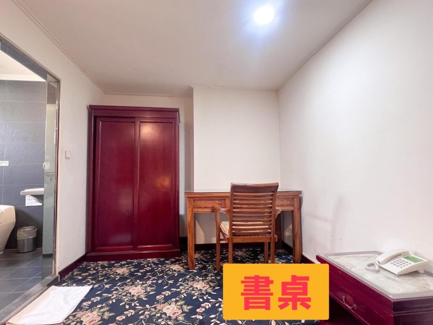 Kiwi Hotel Mrt Wenxin Branch Taichung Exterior photo