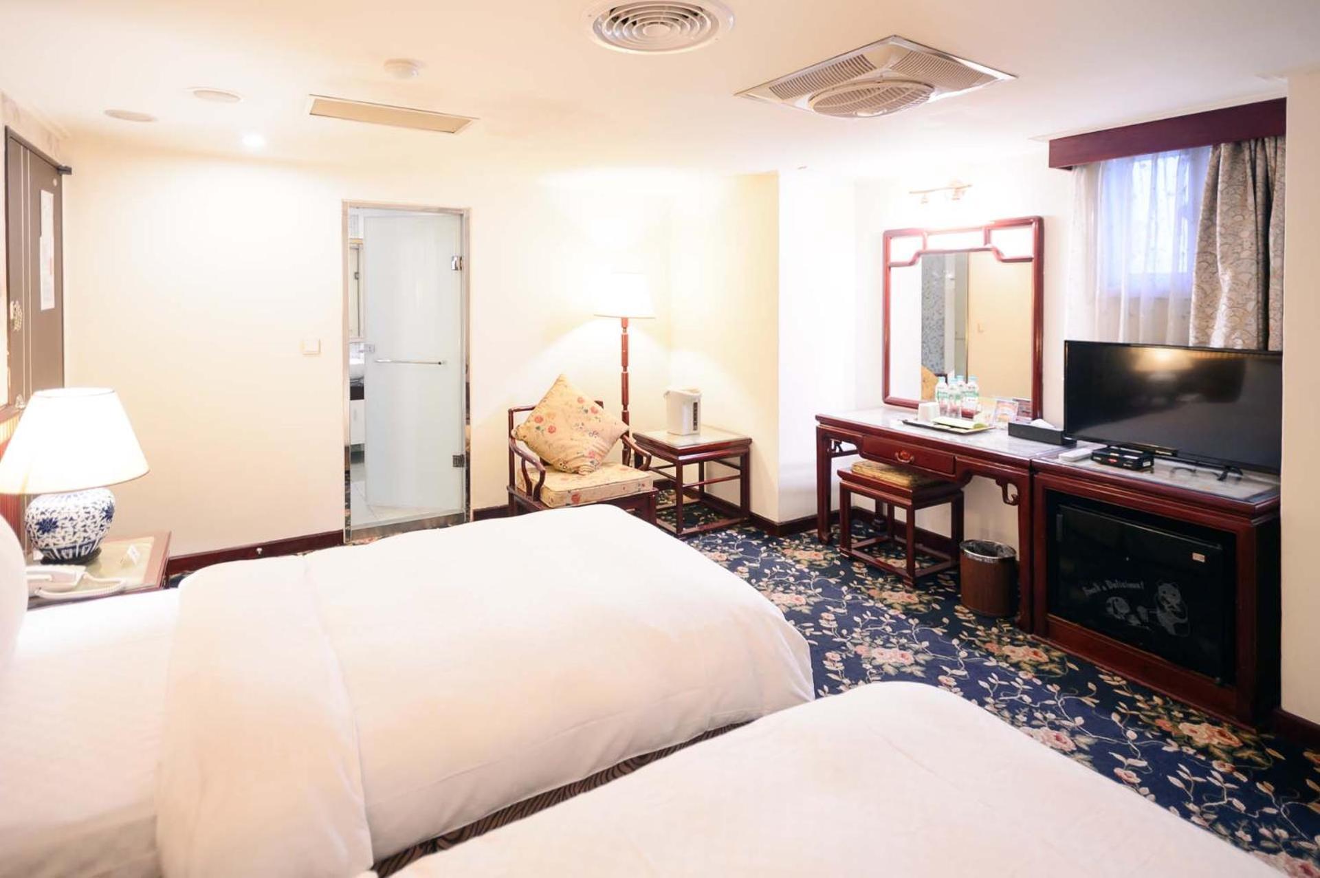 Kiwi Hotel Mrt Wenxin Branch Taichung Exterior photo