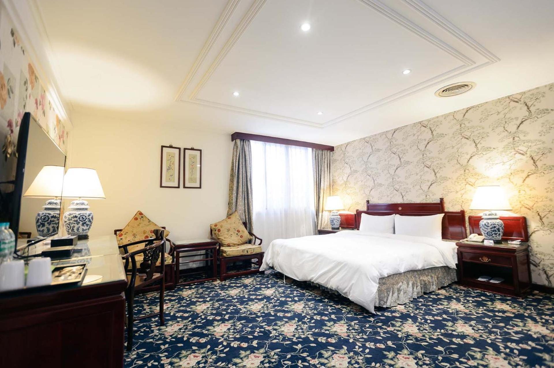 Kiwi Hotel Mrt Wenxin Branch Taichung Exterior photo